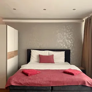 Aurellia Serviced Apartments דירה